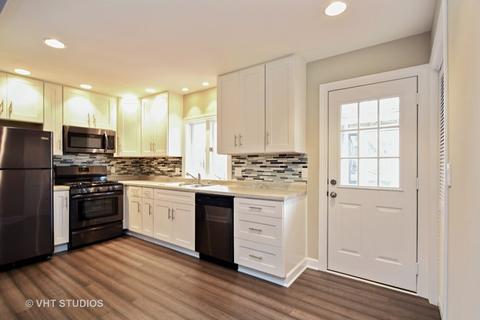 1807 Beechnut Dr, Holiday Hills, IL 60051 photo 3