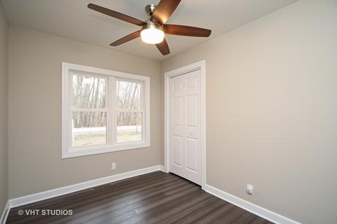 1807 Beechnut Dr, Holiday Hills, IL 60051 photo 5