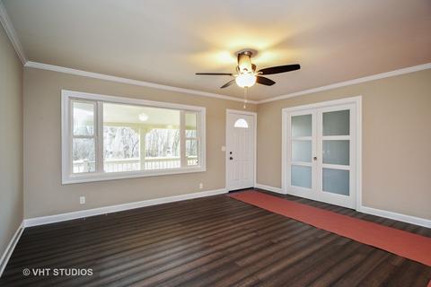 1807 Beechnut Dr, Holiday Hills, IL 60051 photo 2