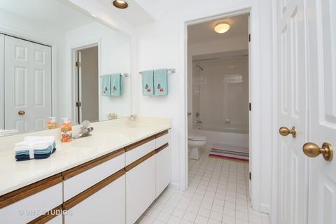2000 Chestnut Ave #404, Glenview, IL 60025 photo 13