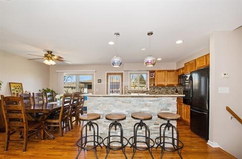 700 Devonshire Dr, Des Plaines, IL 60018 photo 8