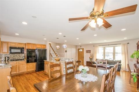 700 Devonshire Dr, Des Plaines, IL 60018 photo 7