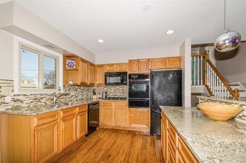 700 Devonshire Dr, Des Plaines, IL 60018 photo 5