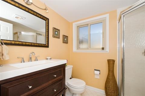 700 Devonshire Dr, Des Plaines, IL 60018 photo 17