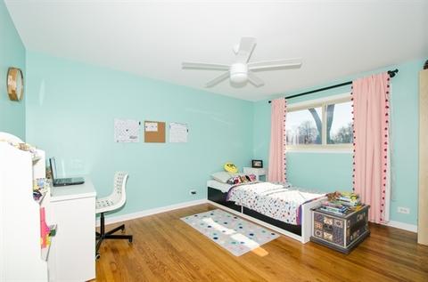 700 Devonshire Dr, Des Plaines, IL 60018 photo 14