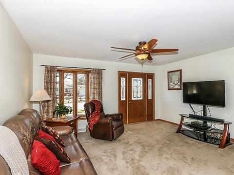 1237 Countryside Dr, Elgin, IL 60123 photo 3