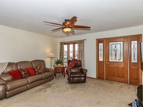 1237 Countryside Dr, Elgin, IL 60123 photo 4