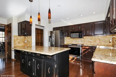 966 Dorset Dr, Wheaton, IL 60189 photo 5