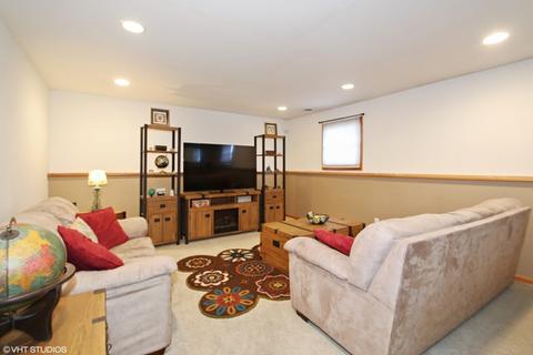 811 Apple Valley Rd, Harvard, IL 60033 photo 4