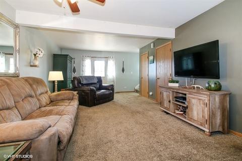 560 Timber Dr, Harvard, IL 60033 photo 2