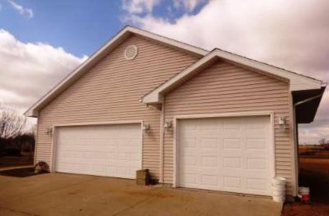110 Marsh Hawk Dr, Le Roy, IL 61752 photo 4