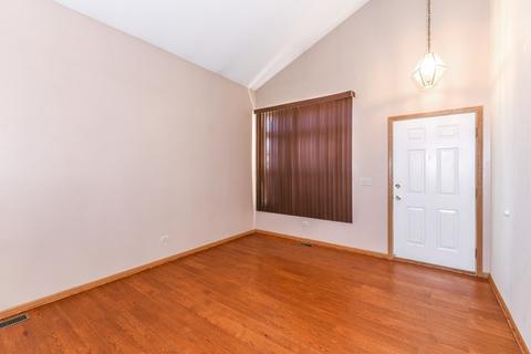 5903 Lake Pointe Dr, Plainfield, IL 60586 photo 2
