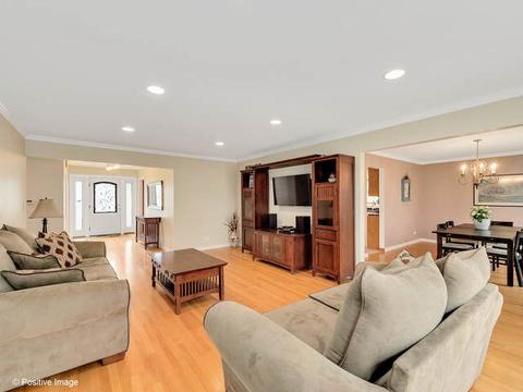 305 Browning Ct, Wheaton, IL 60189 photo 3