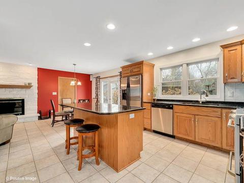 305 Browning Ct, Wheaton, IL 60189 photo 5