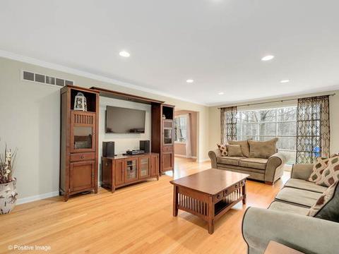 305 Browning Ct, Wheaton, IL 60189 photo 2
