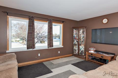 4803 David St, Mchenry, IL 60051 photo 2