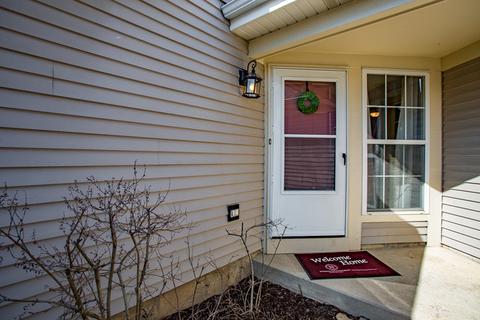 1237 Hathaway Cir, Elgin, IL 60120 photo 2