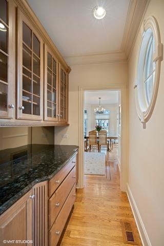 903 Queens Ln, Glenview, IL 60025 photo 9