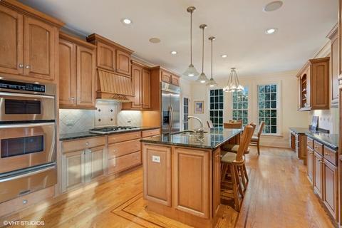 903 Queens Ln, Glenview, IL 60025 photo 8