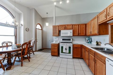 702 Cedar Ln, Genoa, IL 60135 photo 3