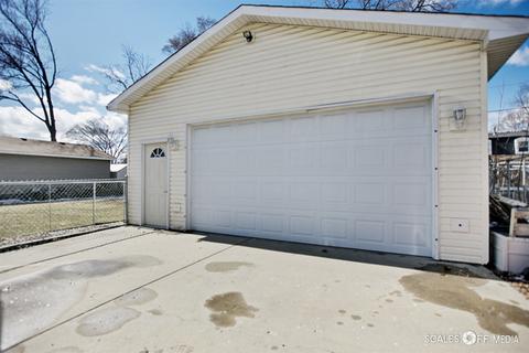 740 Cochise St, Hoffman Estates, IL 60169 photo 2