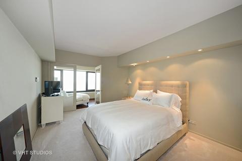 175 E Delaware Pl #6204, Chicago, IL 60611 photo 8