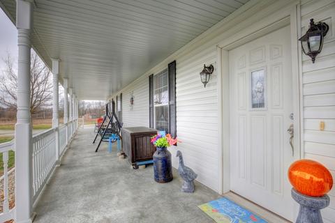 408 E Main St, Camargo, IL 61919 photo 4