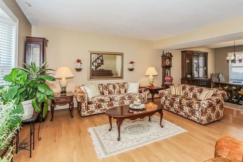 1166 Lexington Dr, Bartlett, IL 60103 photo 2