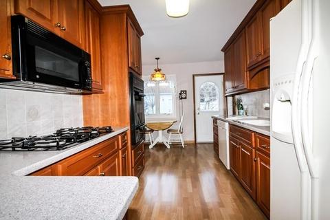 660 Ash Rd, Hoffman Estates, IL 60169 photo 9