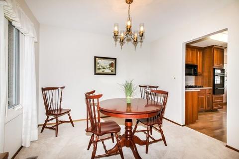 660 Ash Rd, Hoffman Estates, IL 60169 photo 5