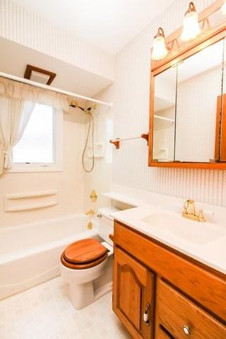 660 Ash Rd, Hoffman Estates, IL 60169 photo 20