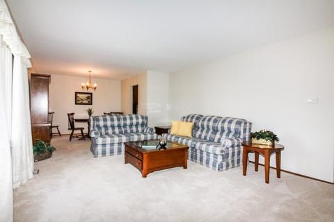 660 Ash Rd, Hoffman Estates, IL 60169 photo 2