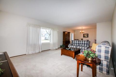 660 Ash Rd, Hoffman Estates, IL 60169 photo 3