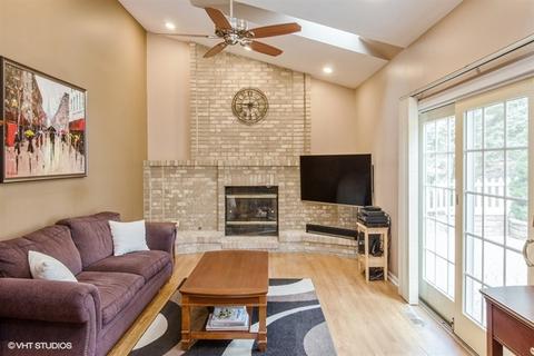 620 White Oak Ln, Bartlett, IL 60103 photo 2