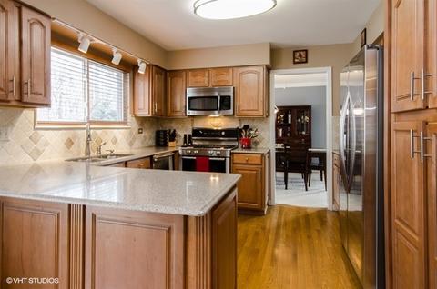 620 White Oak Ln, Bartlett, IL 60103 photo 5