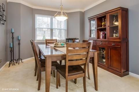 620 White Oak Ln, Bartlett, IL 60103 photo 7