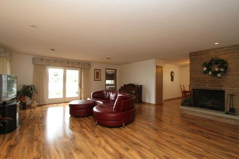 718 S Riverside Dr, Mchenry, IL 60050 photo 2