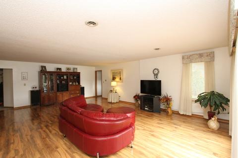 718 S Riverside Dr, Mchenry, IL 60050 photo 4