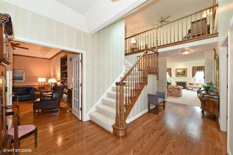 49 Pine Tree Ln, Burr Ridge, IL 60527 photo 2