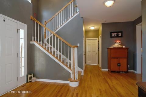1076 E 4th St, Aurora, IL 60502 photo 2
