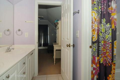 1076 E 4th St, Aurora, IL 60502 photo 16