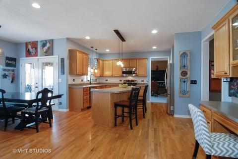 1076 E 4th St, Aurora, IL 60502 photo 5