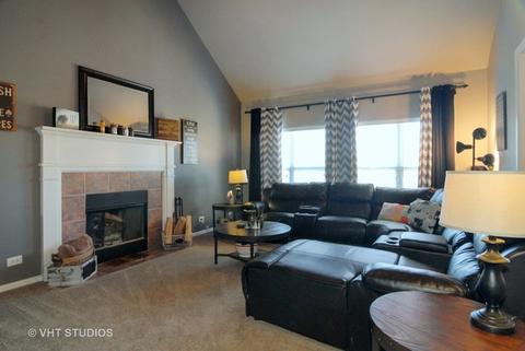 1076 E 4th St, Aurora, IL 60502 photo 7