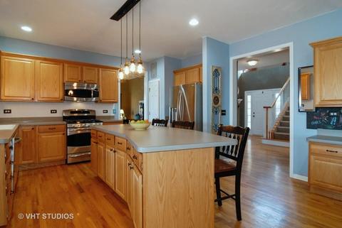 1076 E 4th St, Aurora, IL 60502 photo 4