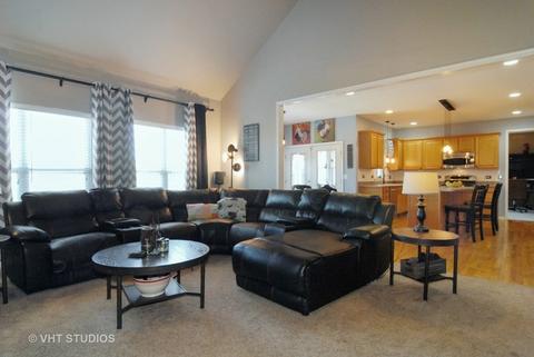 1076 E 4th St, Aurora, IL 60502 photo 8