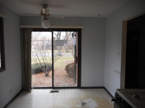 1045 Briarcliffe Blvd, Wheaton, IL 60189 photo 3