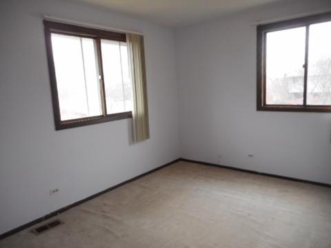 1045 Briarcliffe Blvd, Wheaton, IL 60189 photo 6
