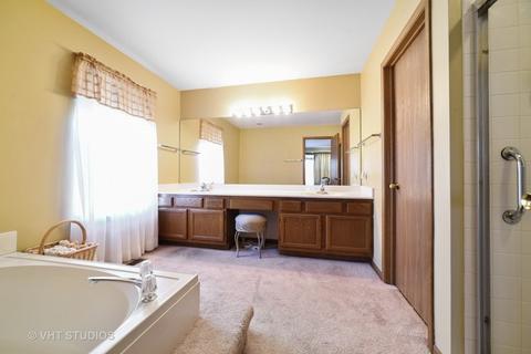 860 Baltusrol Dr, Elgin, IL 60123 photo 8