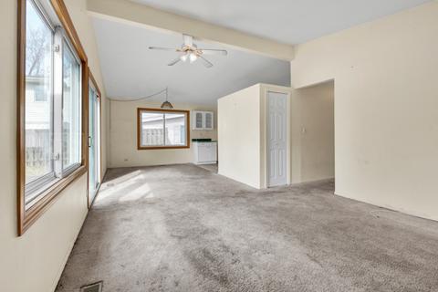 3903 Bluebird Ln, Rolling Meadows, IL 60008 photo 4
