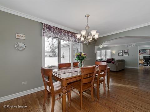 157 Chaucer Ct, Willowbrook, IL 60527 photo 8